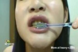 Japanese tooth brushing